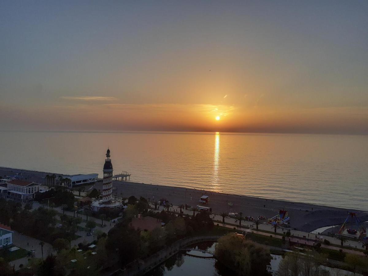 Aparthotel Only Front Sea View, No Side View, Wonderful Panorama, High Floor, Location Guarantee Batumi Esterno foto