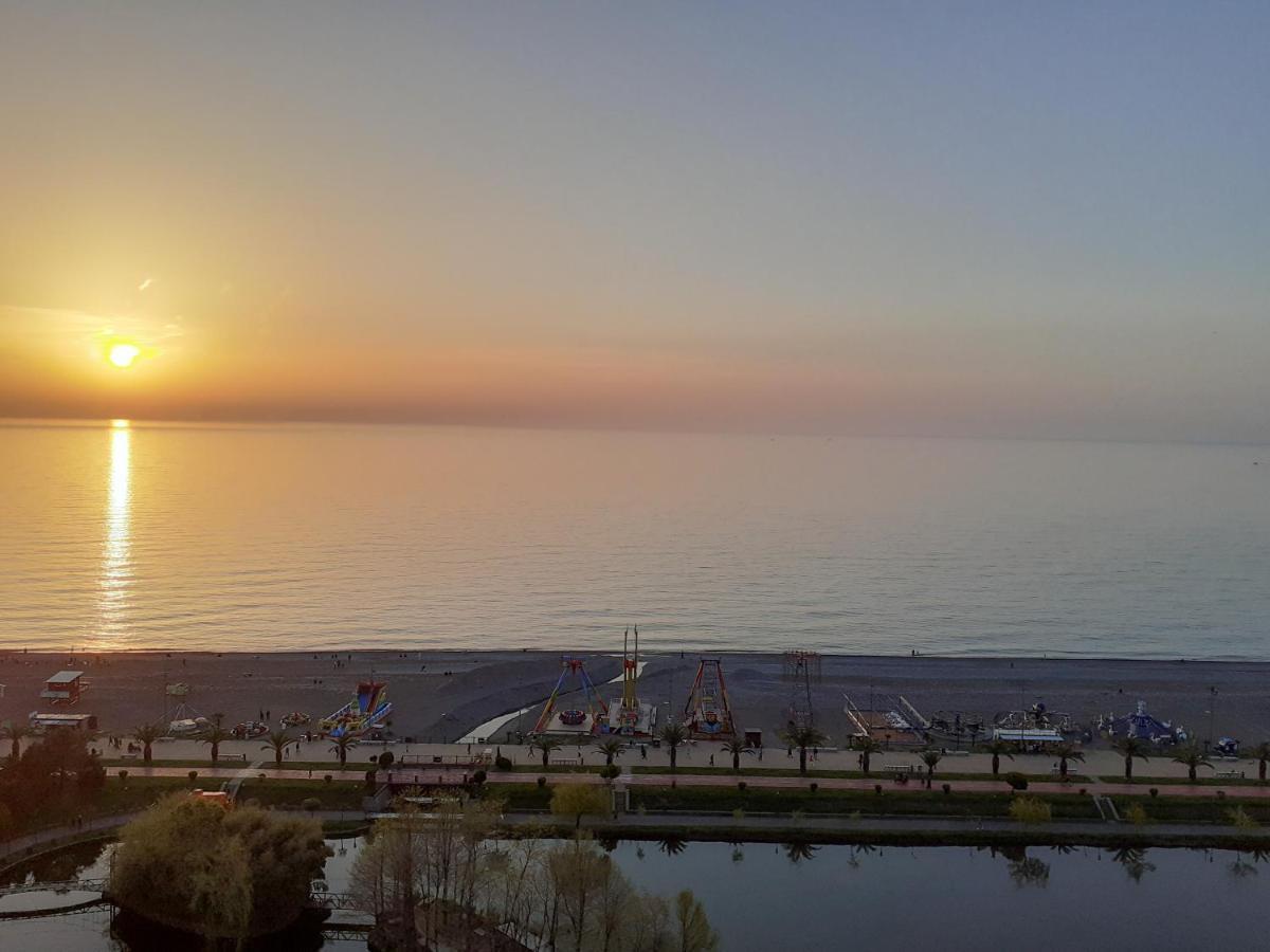 Aparthotel Only Front Sea View, No Side View, Wonderful Panorama, High Floor, Location Guarantee Batumi Esterno foto